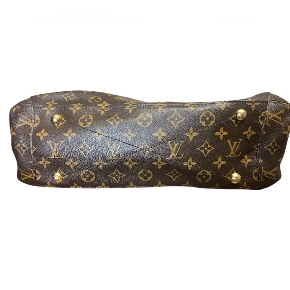 Louis Vuitton 
MONTAIGNE LEATHER HANDBAG in Excellent Condition - Picture 10 of 15